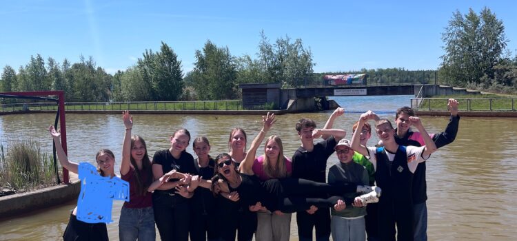 Wir paddeln aufs Treppchen – 2. Platz beim Schüler-Rafting Wir paddeln aufs Treppchen – 2. Platz beim Schüler-Rafting